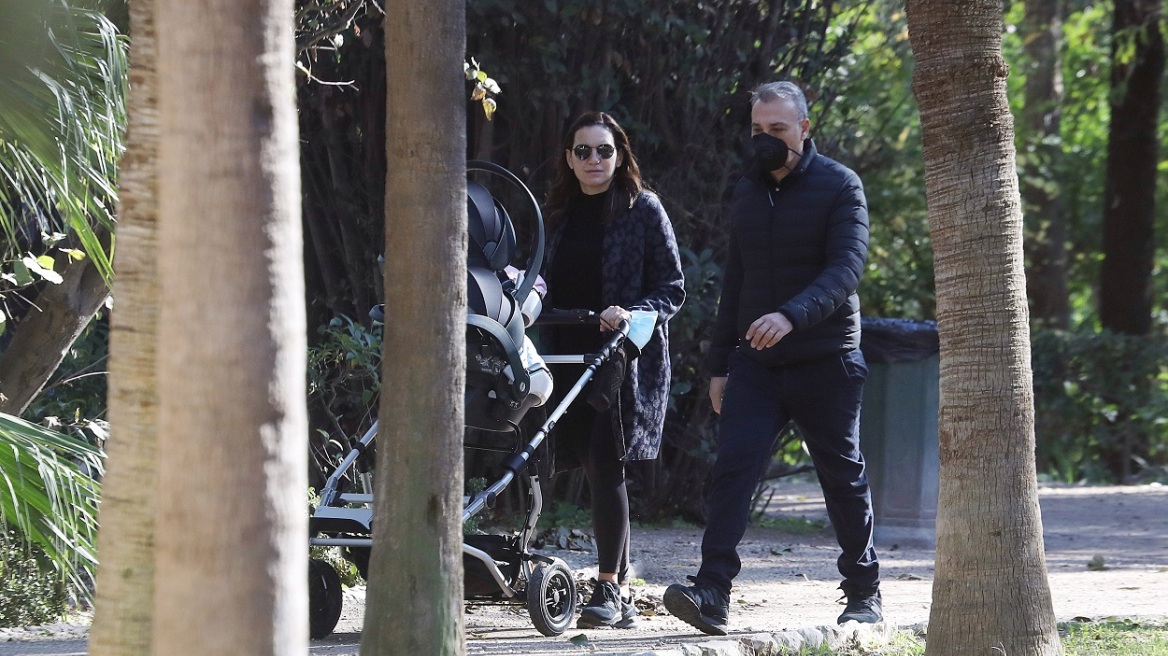 Η Όλγα Κεφαλογιάννη δίχως ίχνος μακιγιάζ σε οικογενειακή βόλτα