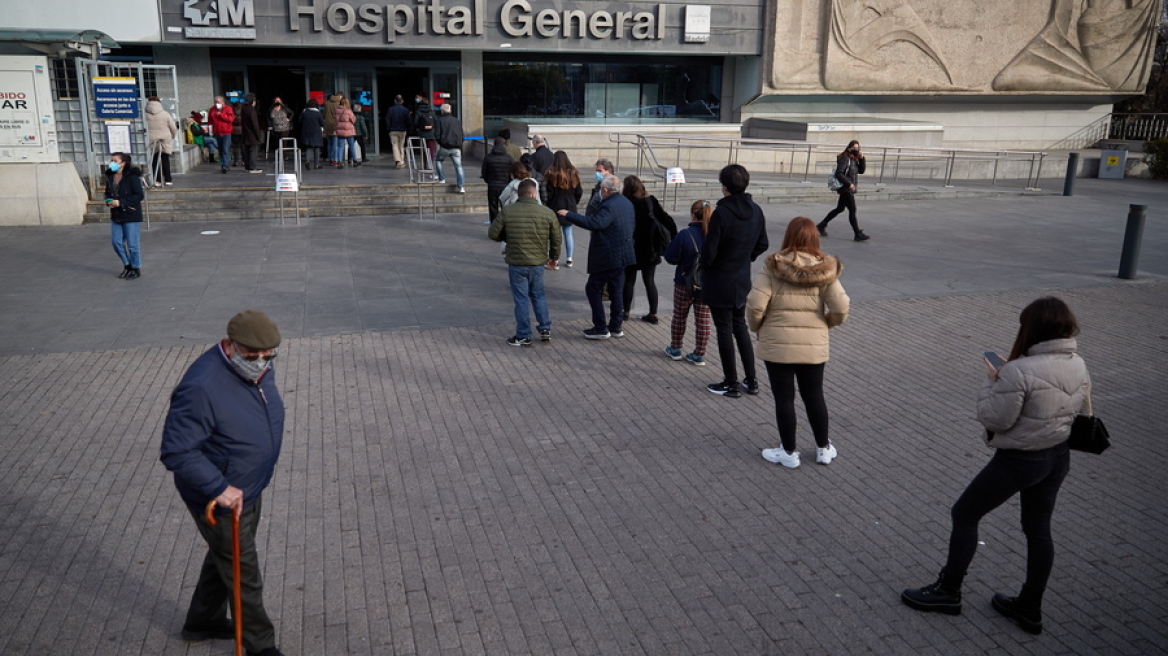 «Να αντιμετωπίσουμε τον κορωνοϊό όπως τη γρίπη»: Η ριζοσπαστική πρόταση της Ισπανίας