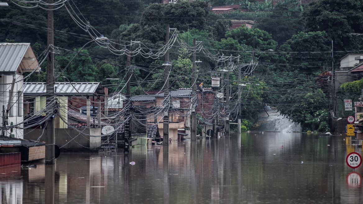Δέκα νεκροί από καταρρακτώδεις βροχές στη νοτιοανατολική Βραζιλία