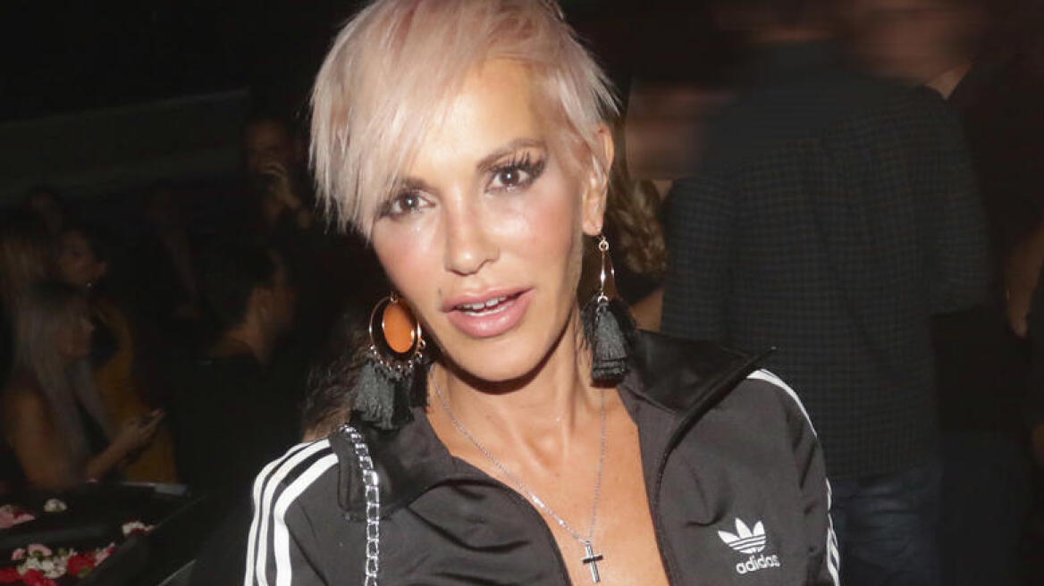 Νατάσα Καλογρίδη: Στην πολυτελή ντουλάπα της αλωνίζουν μαύρες γάτες