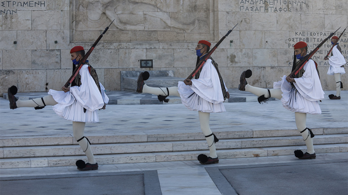 Οι εύζωνοι και η στολή τους – Έχει αρβανίτικη «καταγωγή» η φουστανέλα;