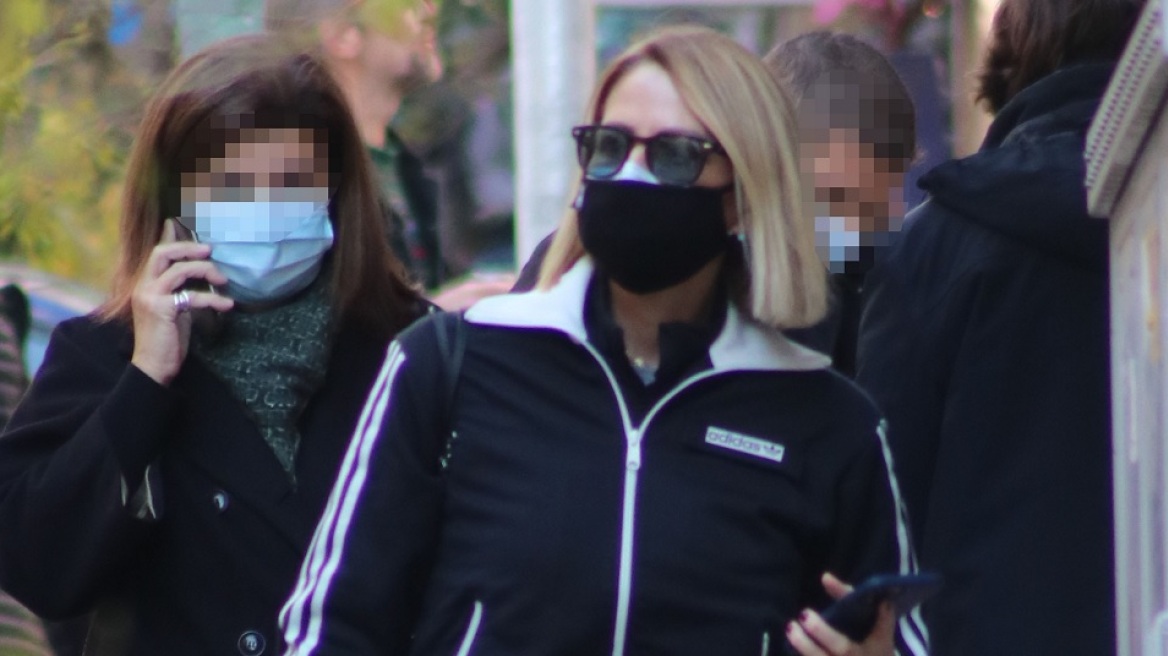 Το άκρως αθλητικό σύνολο που επέλεξε η Τζένη Μπαλατσινού για τη σαββατιάτικη βόλτα της