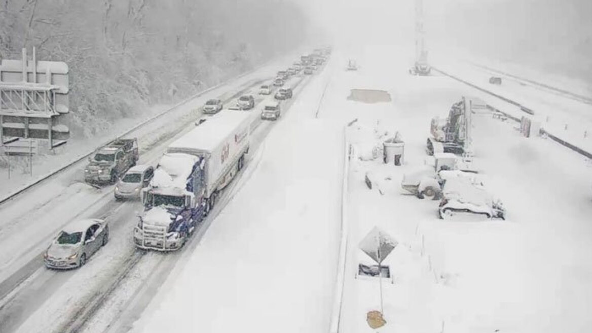 ΗΠΑ: Χιονοθύελλα πλήττει τις ανατολικές περιοχές - Πάνω από 2.000 πτήσεις ακυρώθηκαν
