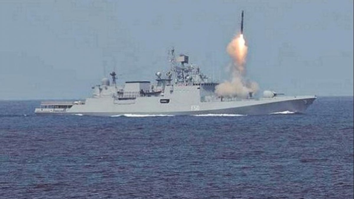 Ινδία: Τρεις νεκροί από έκρηξη σε πολεμικό πλοίο 