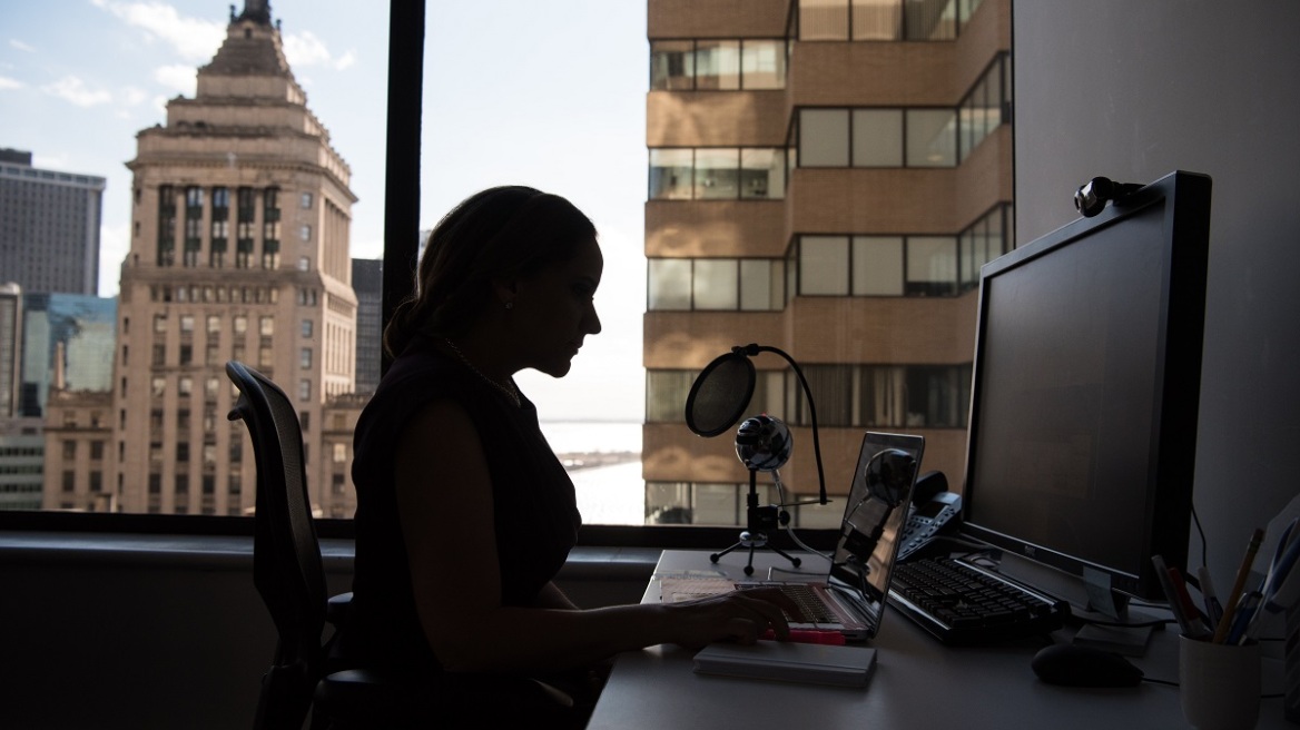 «Απολύθηκα λόγω των συμπτωμάτων που μου προκαλούσε η εμμηνόπαυση»: Μια συγκλονιστική μαρτυρία