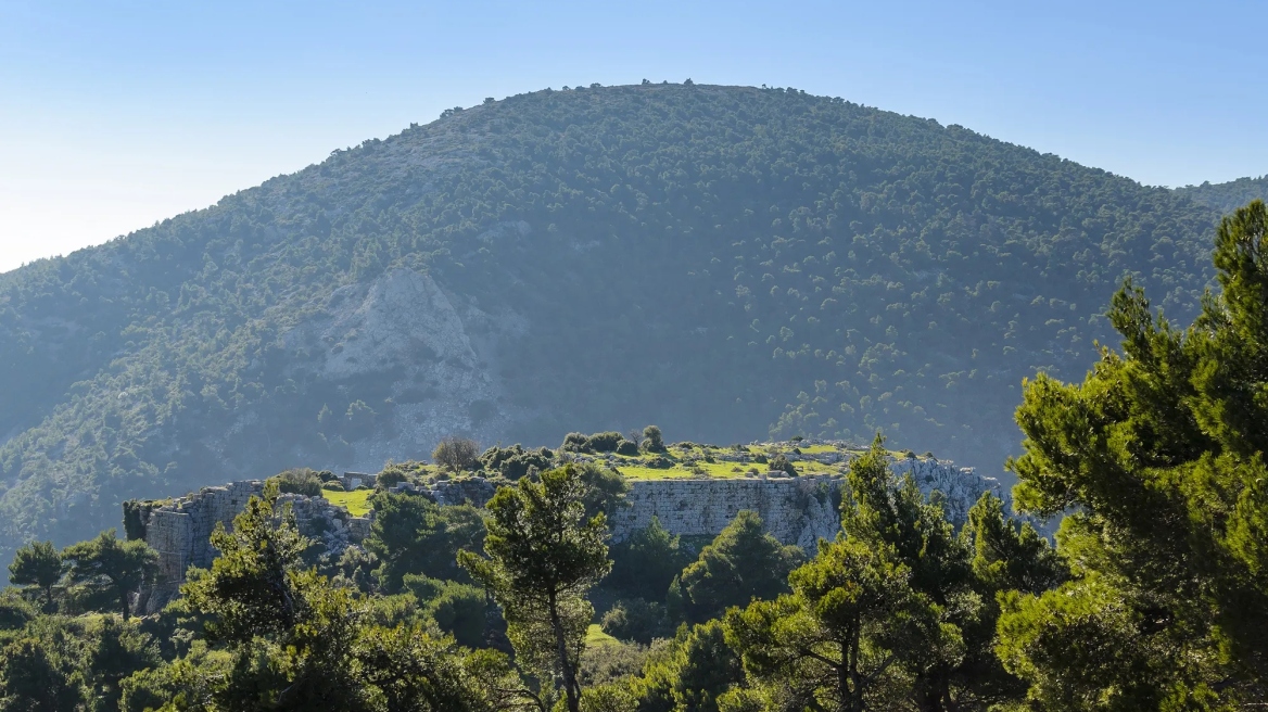 Δερβενοχώρια, Μονή Κλειστών, Φρούριο Φυλής -Βόλτα και καλό φαγητό στα όρια Αττικής και Βοιωτίας