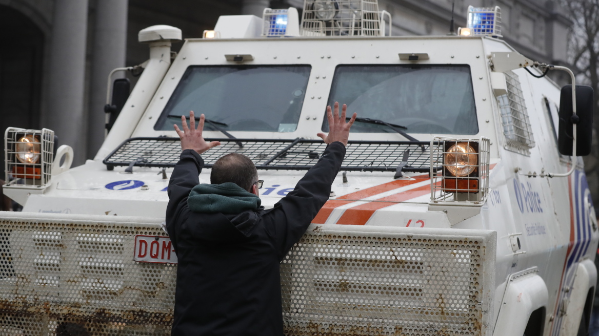 Βέλγιο: Επεισόδια σε διαδήλωση κατά των μέτρων για την πανδημία  