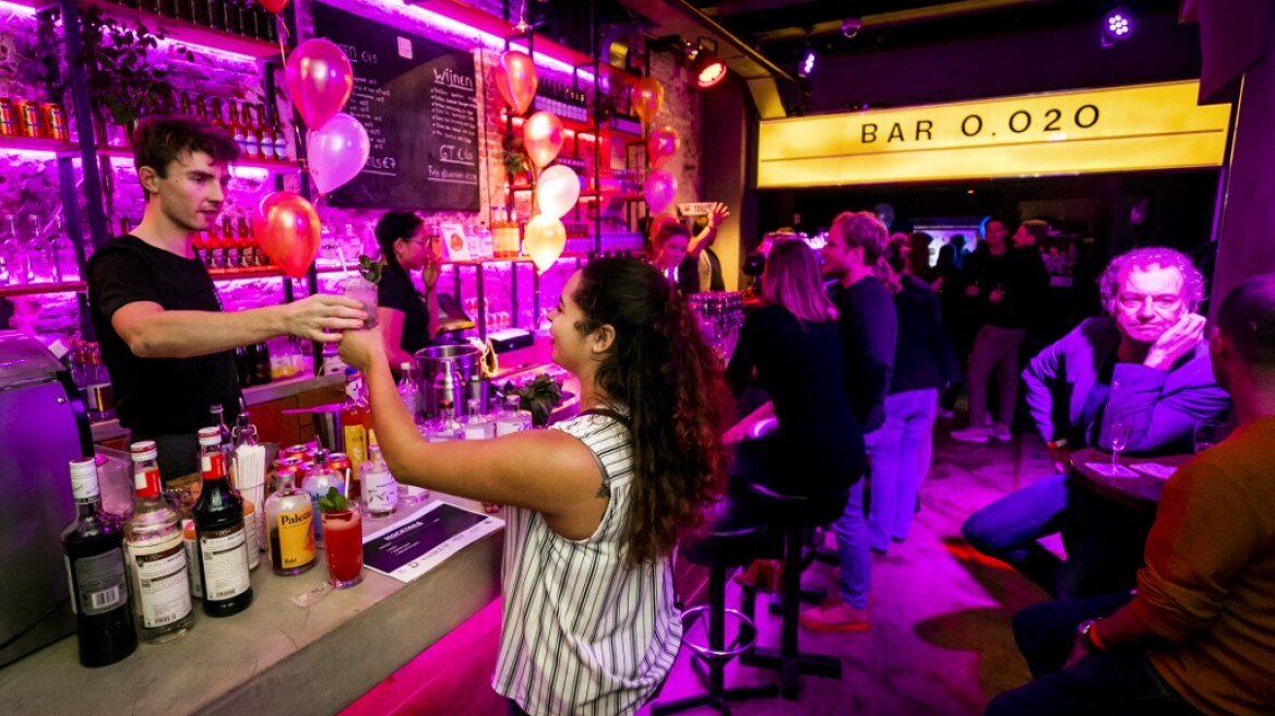 Ολλανδία: Ανοίγουν ξανά μπαρ και εστιατόρια σύμφωνα με τον Μαρκ Ρούτε