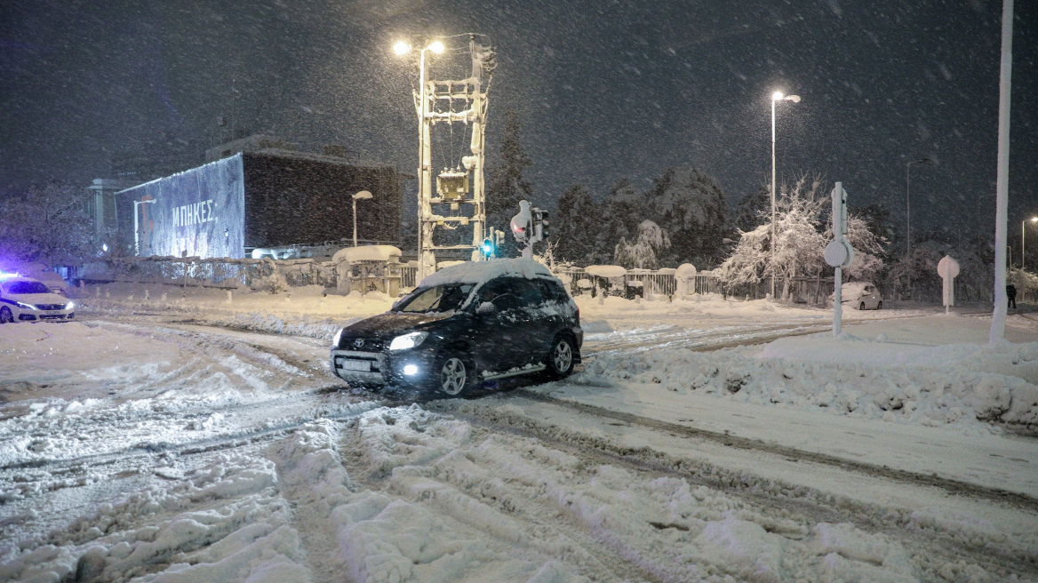 Χιόνια στην Αθήνα-Πατούλης: «Έχει ανοίξει από τα ξημερώματα η Κατεχάκη» - Οι εικόνες τον διαψεύδουν