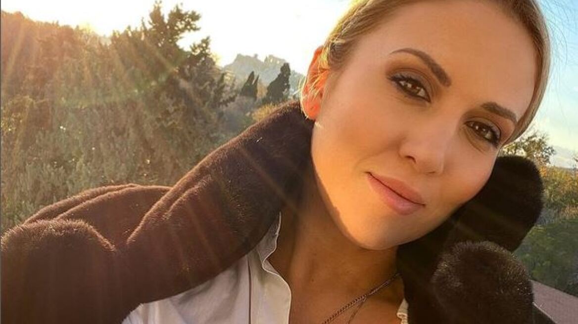 Η Φωτεινή Πετρογιάννη έμεινε εγκλωβισμένη στην Αττική Οδό για 11 ώρες και τελικά επέστρεψε στο στούντιο