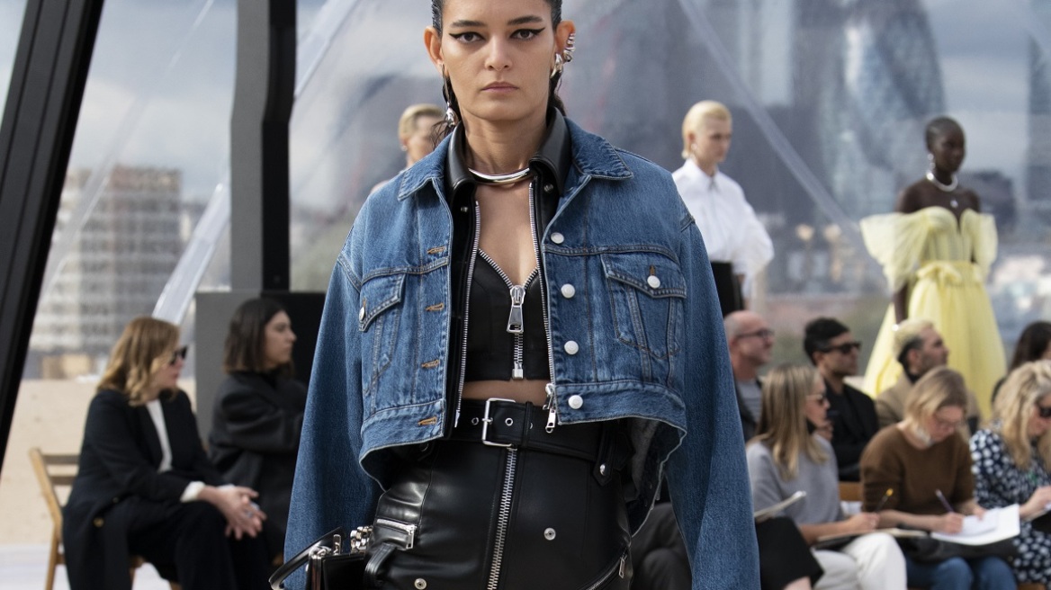 Το αγαπημένο πανωφόρι της Κέιτ Μος επιστρέφει