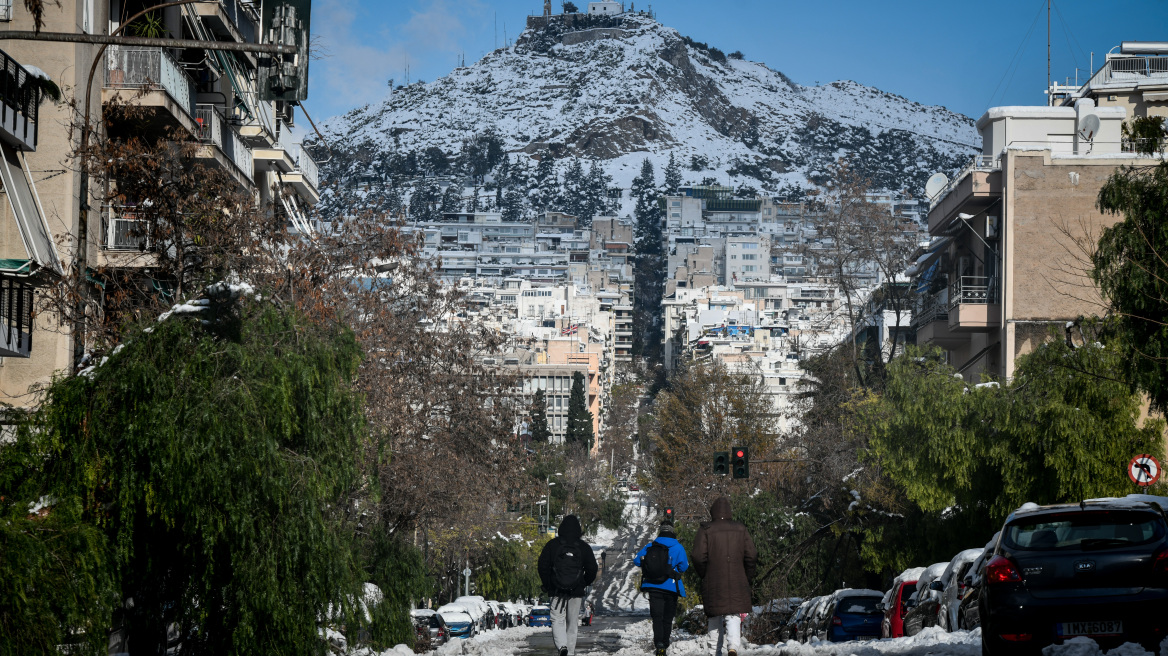 Η κακοκαιρία μπορεί να «φρενάρει» την εξάπλωση του κορωνοϊού, λέει ο Τζανάκης