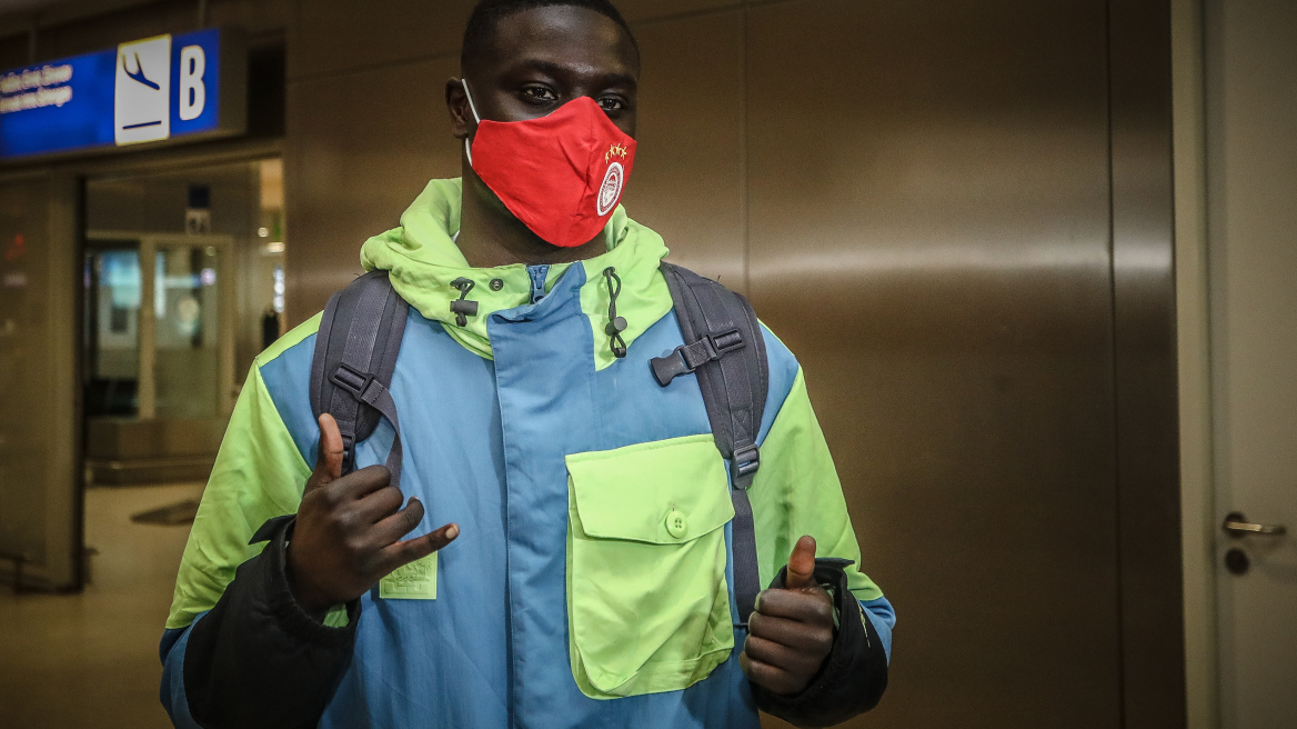 Έφτασε στην Ελλάδα για τον Ολυμπιακό ο Αμπντουλαγιέ Νταμπό 