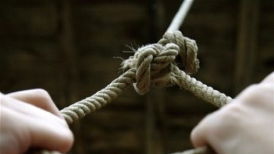 Εύβοια:  Άνδρας βρέθηκε κρεμασμένος σε εγκαταλειμμένο σπίτι 