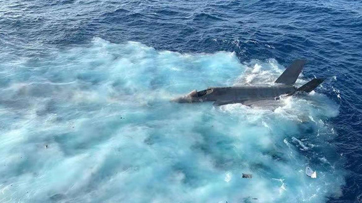 Αμερικανικό F-35 πέφτει στη Νότια Κινεζική Θάλασσα - Βίντεο από τη στιγμή της συντριβής