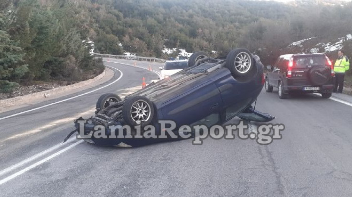 Λαμία: Πορεία τρόμου για αυτοκίνητο που «τούμπαρε» πάνω σε στροφή - Δείτε φωτογραφίες