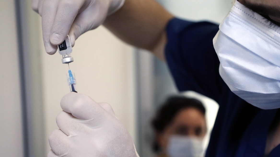Κορωνοϊός: Εντείνεται η ανησυχία για τις ηλικίες που οδηγούν τη διασπορά - Ένας στους τέσσερις 18-39 ετών είναι ανεμβολίαστος