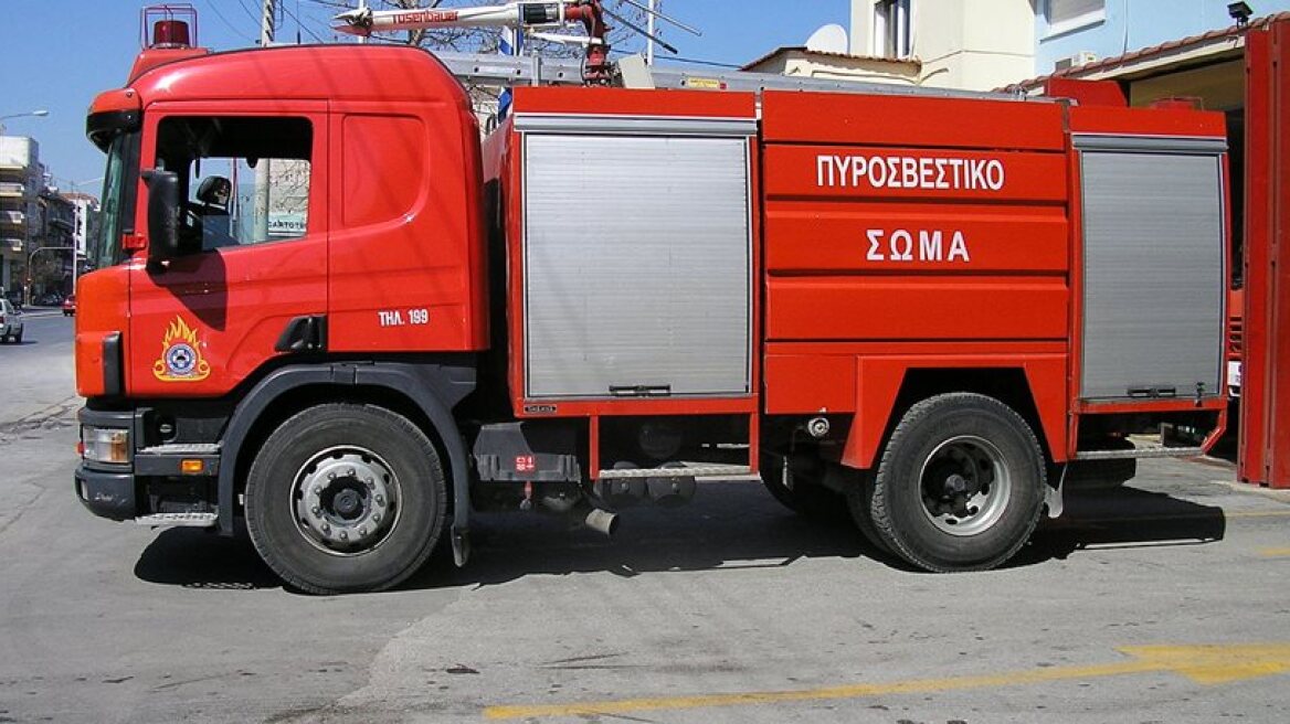 Φωτιά σε αποθήκη σχολικού συγκροτήματος στο Αιγάλεω