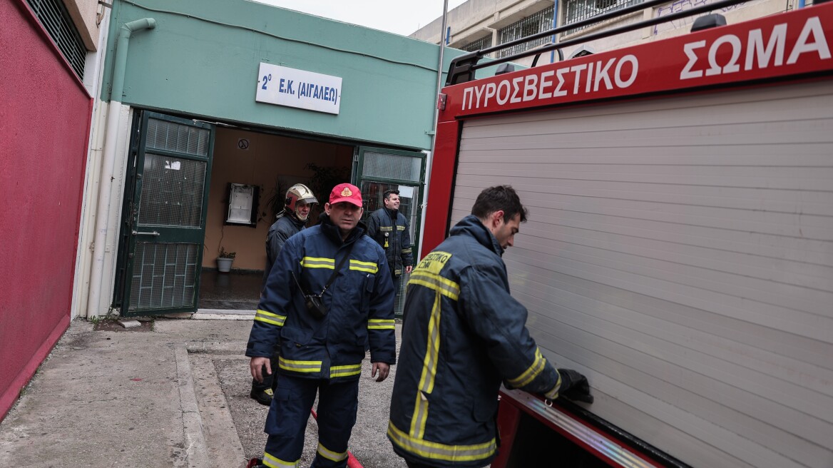 Υπό έλεγχο τέθηκε η φωτιά σε ΕΠΑΛ στο Αιγάλεω