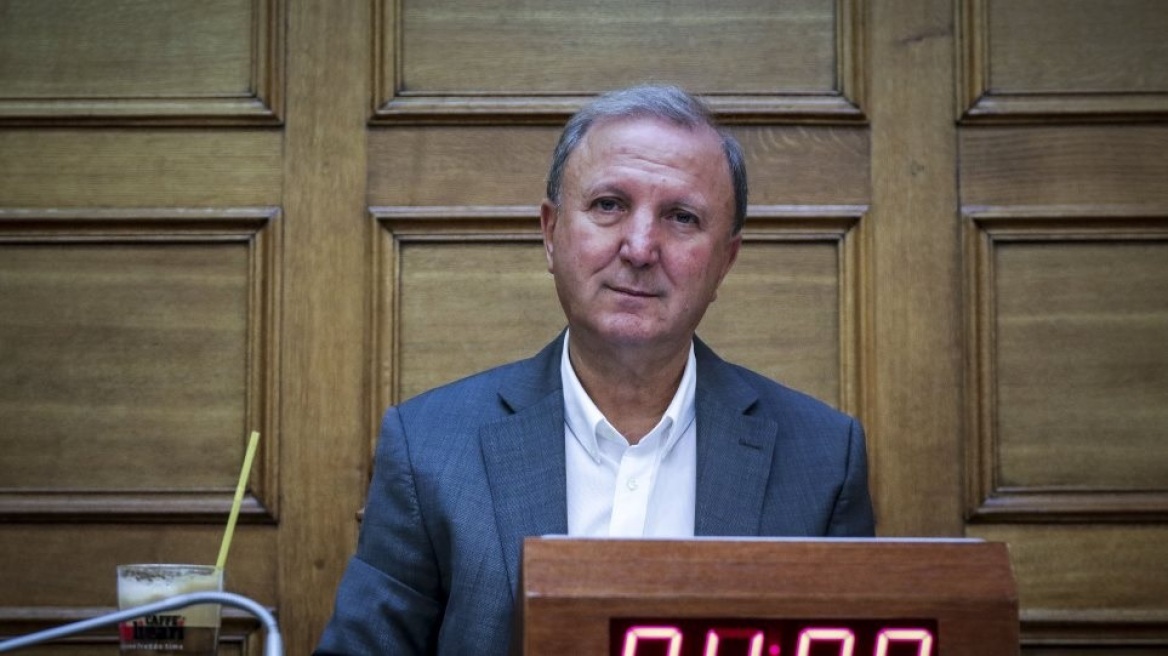 Σάκης Παπαδόπουλος: Πέθανε ο αδελφός του, Ντίνος, στέλεχος του ΚΚΕ(μ-λ)