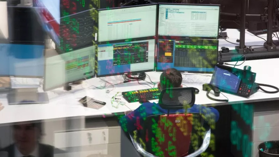 Πιέσεις στο ευρώ - Στο 4,20% η απόδοση του 10ετούς ομολόγου