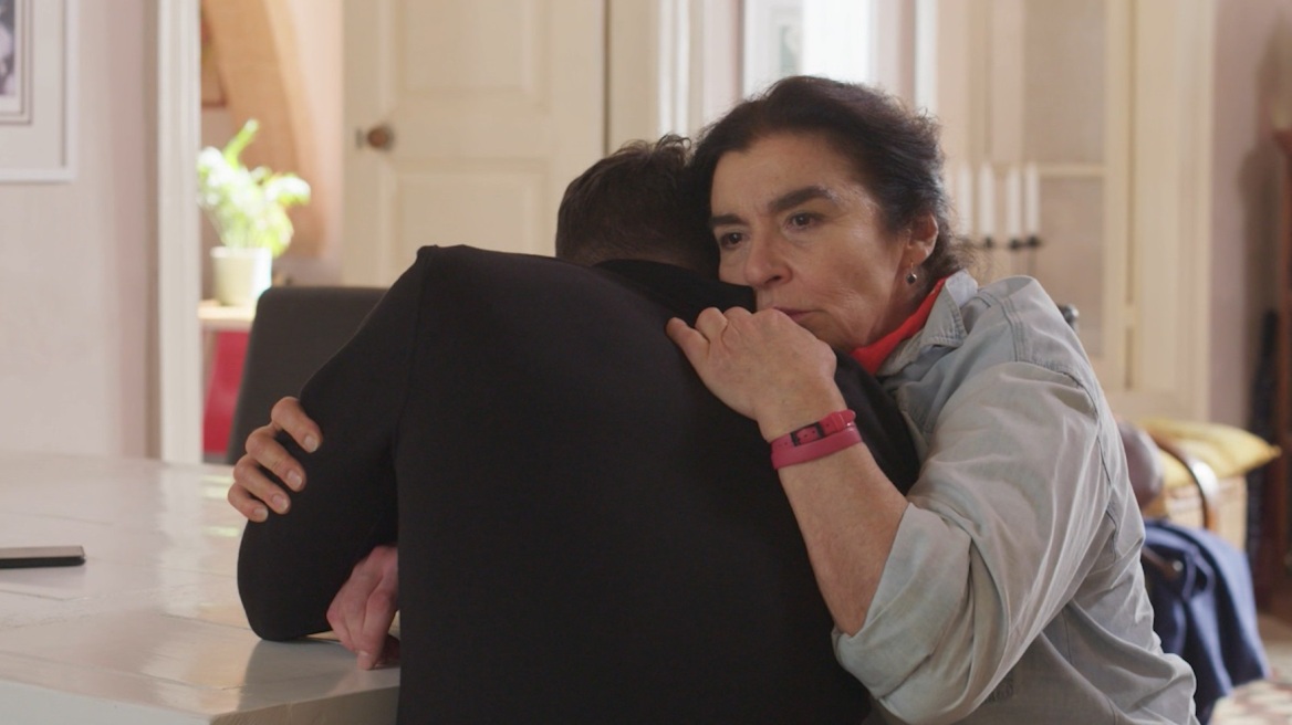 Η Γη της Ελιάς: Η Μαργαρίτα και ο Αλέξης αρνούνται να πιστέψουν πως ο Θεοδόσης τούς εγκατέλειψε για δεύτερη φορά