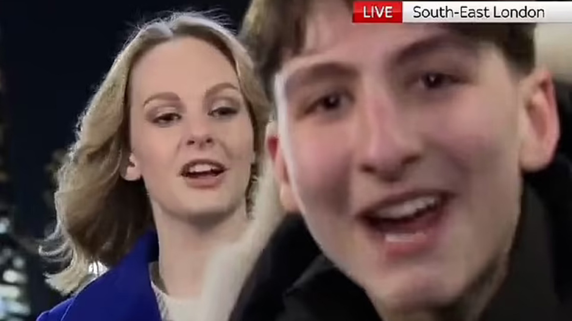  Έφηβος πετάχτηκε σε ζωντανή σύνδεση του «Sky News» και άρχισε τα γαλλικά:  «Γαμ... τους ομοσπονδιακούς»