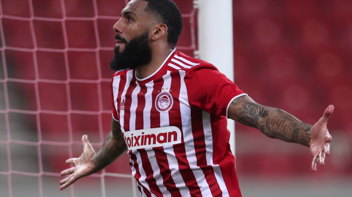 Εμβιλά για το Ολυμπιακός-ΑΕΚ: «Σκανδαλώδης η διαιτησία, το πιο σημαντικό ήταν η νίκη» 