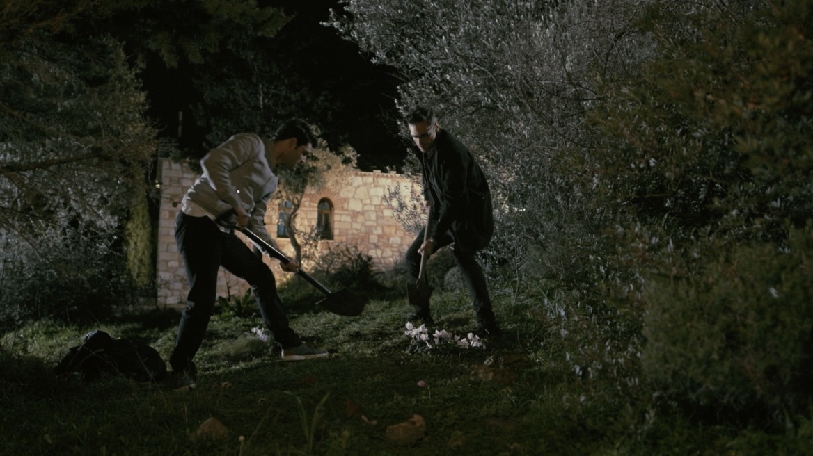 Σκοτεινή θάλασσα: Ο Χρήστος βρίσκεται σε μανιακό επεισόδιο