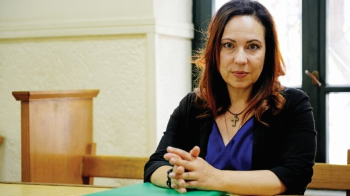 Βίκυ Πρωτογεράκη για Σάκη Ρουβά: «Αυτοί που γράφουν κατά του στα social media τον ξέρουν προσωπικά;»