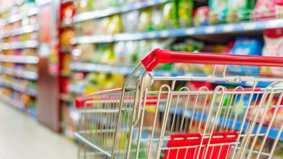 Μπαίνει πλαφόν στο κέρδος των προϊόντων που δέχονται μπαράζ ανατιμήσεων