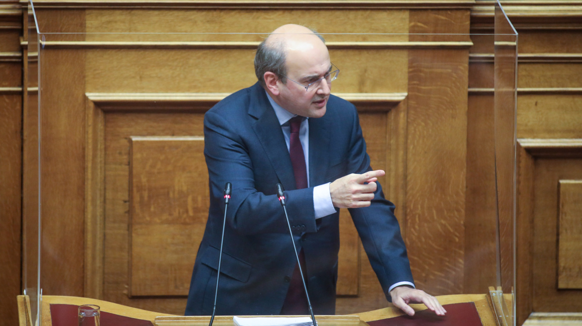 Χατζηδάκης σε Τσίπρα: Είστε επιστήμονες στα ψέματα, δεν προσχωρώ στο δόγμα για το «Άγιο Δημόσιο»