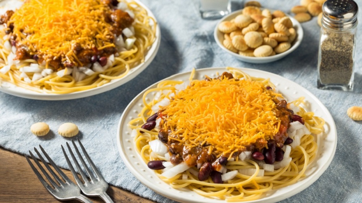 Η μπολονέζ του Σινσινάτι, με σάλτσα με κουβερτούρα και μπαχαρικά