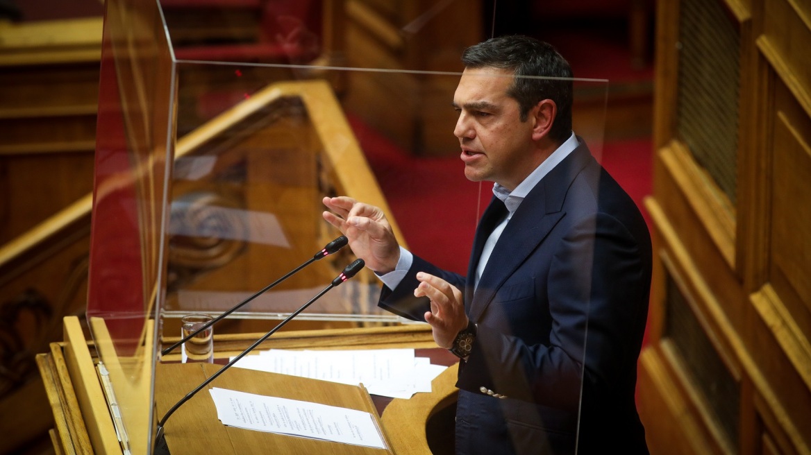 Βουλή - Παρέμβαση Τσίπρα στη συζήτηση επί του νομοσχεδίου για τον ΕΦΚΑ: «Γαλάζια παιδιά παντού, ενώ η κοινωνία στενάζει»