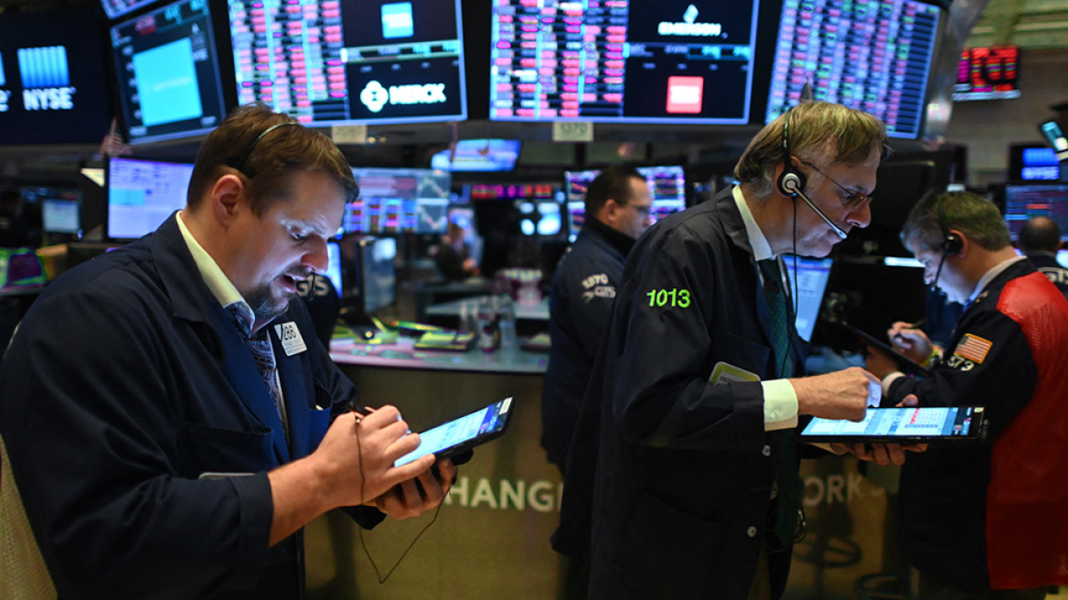 Wall Street: Άλμα στους δείκτες – Γιατί οι επενδυτές δεν φοβήθηκαν τους νέους δασμούς Τραμπ
