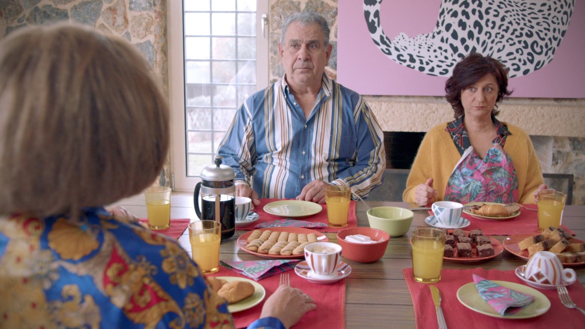 Συμπέθεροι απ' τα Τίρανα: Η Πένη με τον Μπουκουράν αγωνιούν μήπως αποκαλυφθεί το μυστικό τους