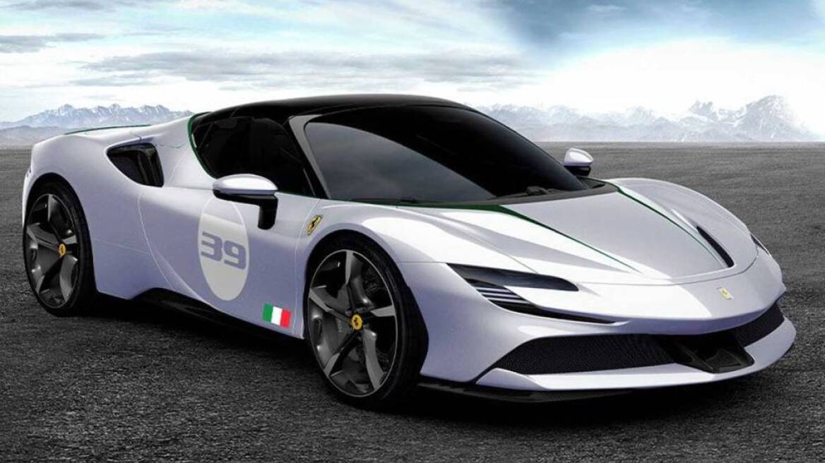 Μία Ferrari SF90 Spider με ιδιαίτερο χρωματισμό