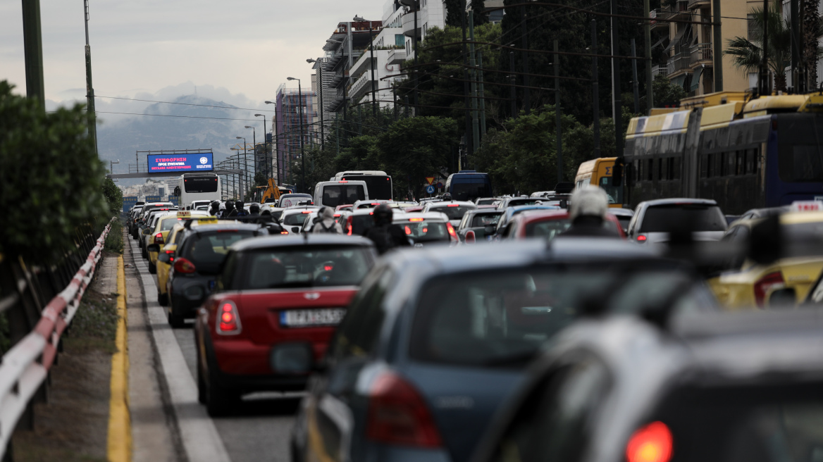 Κίνηση στους δρόμους: Μποτιλιάρισμα στον Κηφισό - Προβλήματα σε Κηφισίας και Μεσογείων