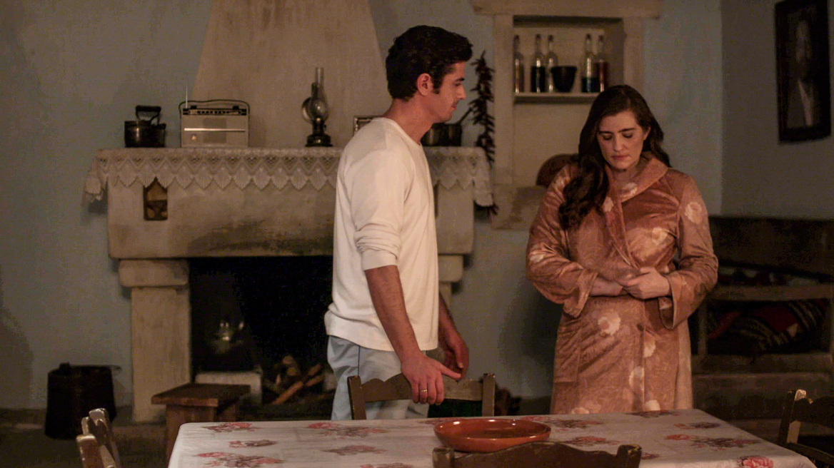 Άγριες Μέλισσες: Το μυστικό της Ελένης κινδυνεύει να αποκαλυφθεί