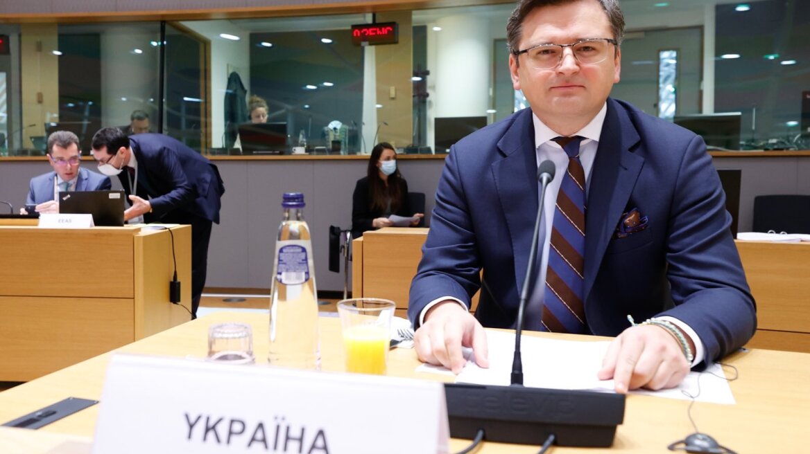 Ουκρανός ΥΠΕΞ: Η Κύπρος συμφώνησε να μην μπλοκάρει αποβολή της Ρωσίας από το σύστημα Swift