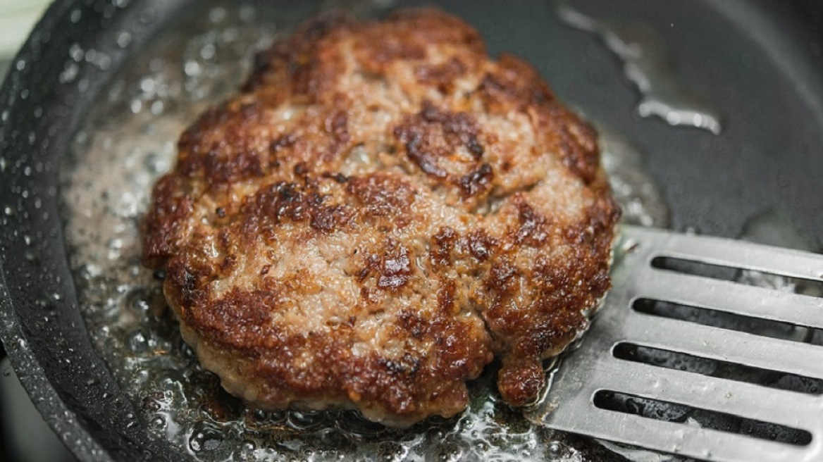 Πώς να ψήσετε τέλεια τα μπέργκερ στο τηγάνι