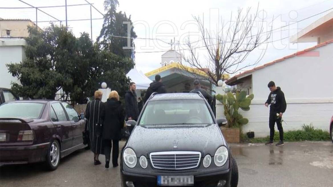 Χανιά: Σε κλίμα οδύνης το τελευταίο αντίο στο 22χρονο που καταπλακώθηκε από τοίχο στη Λάρισα