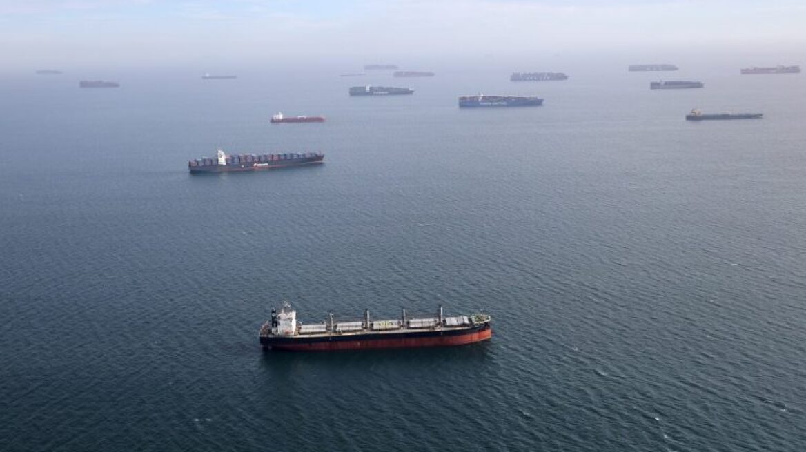 Η Αθήνα συστήνει «άμεση απομάκρυνση των ελληνικών εμπορικών πλοίων» από τα χωρικά ύδατα Ουκρανίας και Ρωσίας στη Μαύρη Θάλασσα