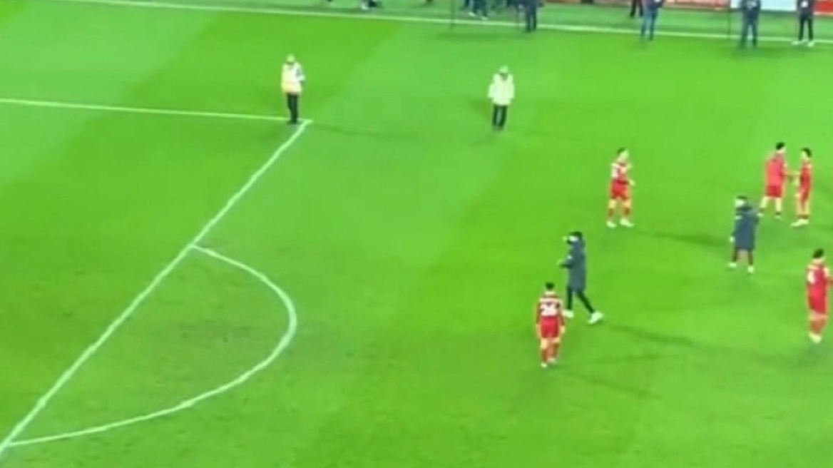 Κλοπ: Έξι γροθιές μπροστά στο Kop, όσα και τα γκολ της Λίβερπουλ