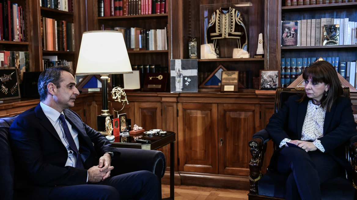 Πόλεμος στην Ουκρανία: Για τις αποφάσεις της ΕΕ μετά τη ρωσική εισβολή ενημερώνει ο Μητσοτάκης τη Σακελλαροπούλου