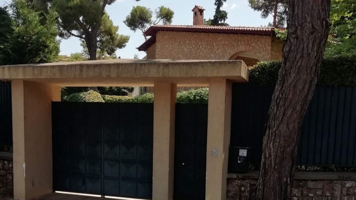 Ποια γνωστά ονόματα χάνουν σε πλειστηριασμούς ακίνητα-φιλέτα, βίλες στην Εκάλη και τη Μύκονο