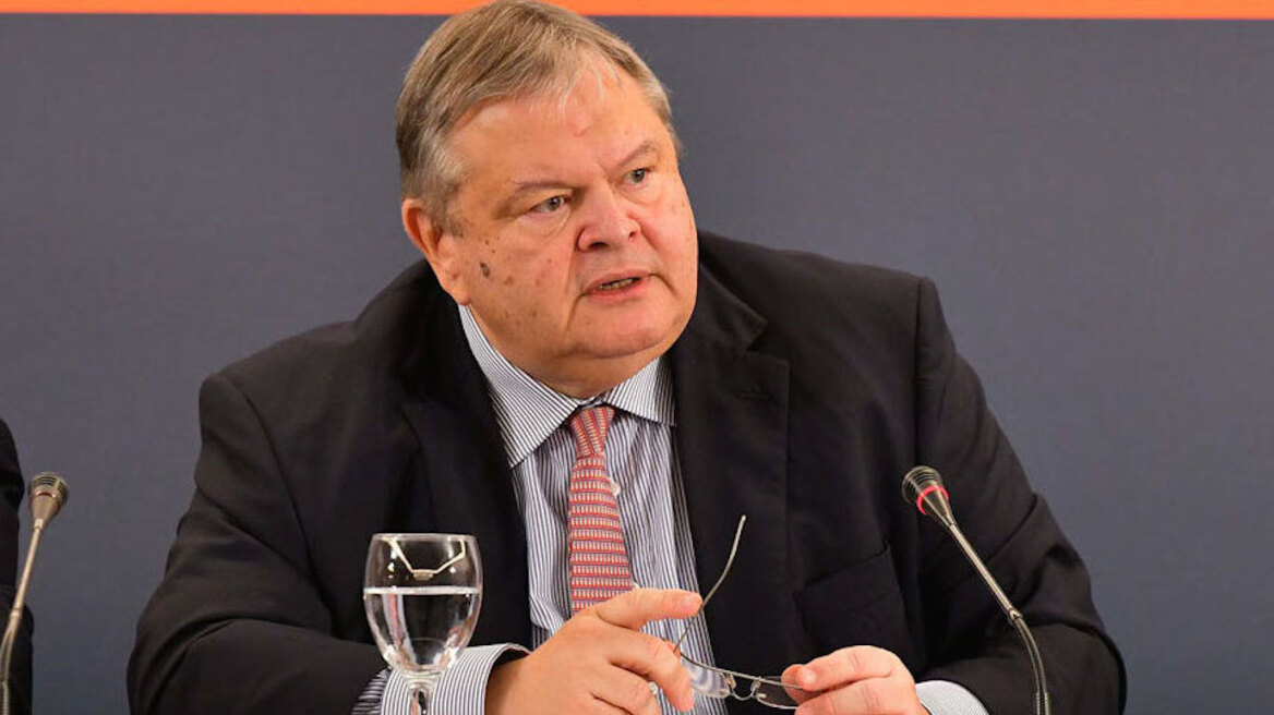 Βενιζέλος για Novartis: «Ένα λογικά ασύντακτο βούλευμα»