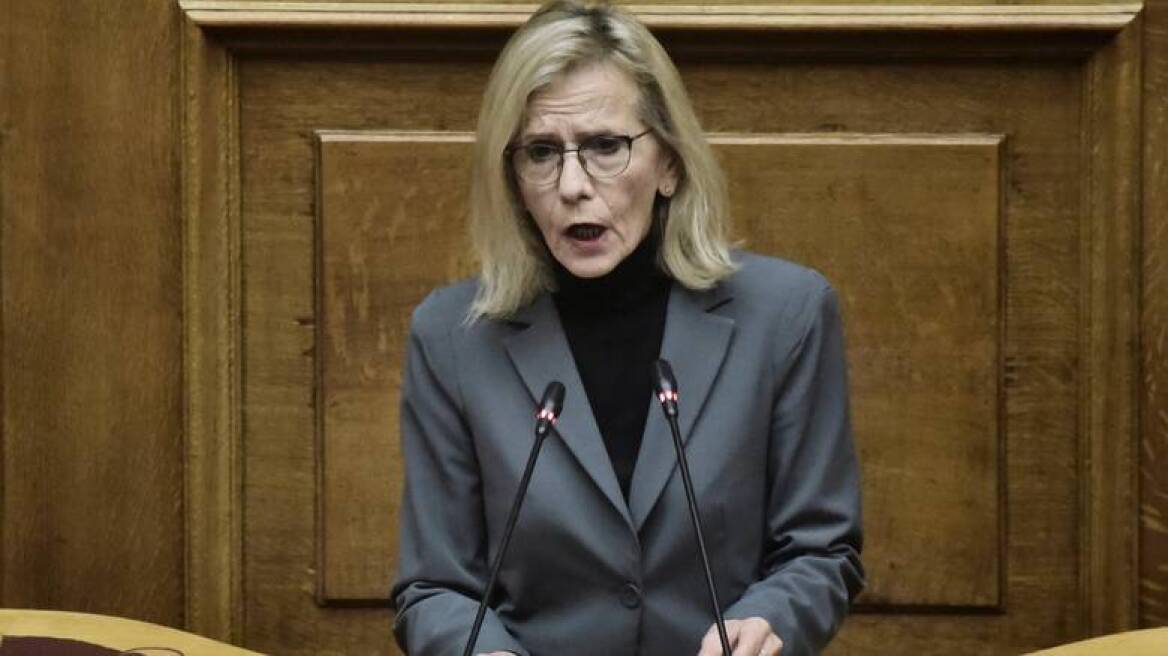 Γιώτα Πούλου: Η βουλευτής του ΣΥΡΙΖΑ συγκρίνει τους νεκρούς της πανδημίας με τους νεκρούς... της Ουκρανίας!