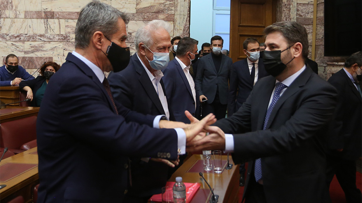 Ανδρουλάκης: Ζητεί σύγκληση συμβουλίου πολιτικών αρχηγών για Ουκρανία - Λοβέρδος κατά «ισαποστάκηδων»