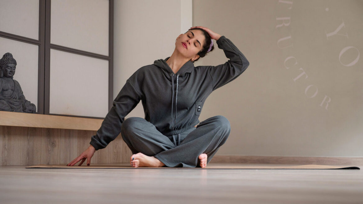 Πόνος στον αυχένα: 4 απλές κινήσεις που ανακουφίζουν